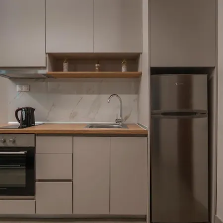 Apartment Antigonidon Square 5 *