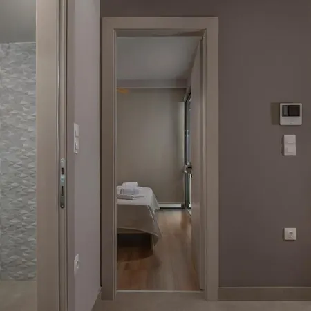 Apartment Antigonidon Square 5 *