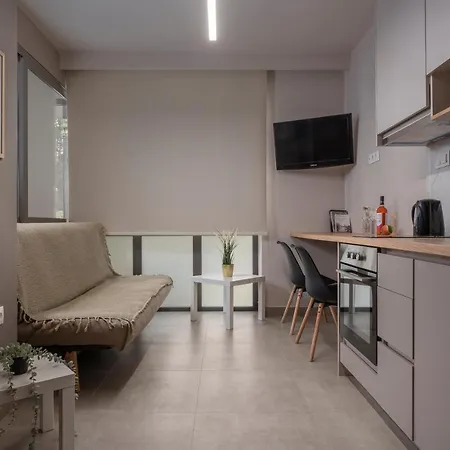 Antigonidon Square 5 סלוניקי